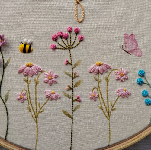 Porta Maternidade Menina Jardim Flores Aquarela e Bordado à Mão