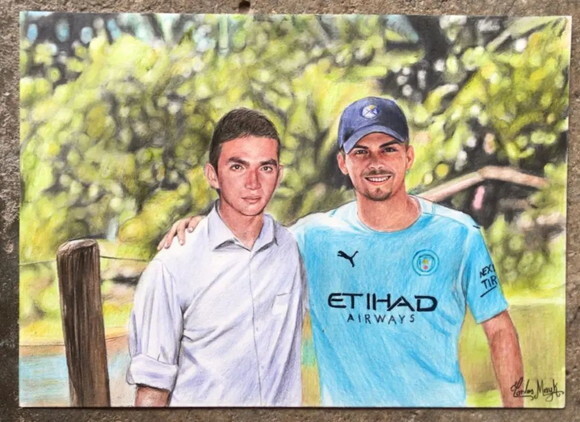 Retrato Realista Feito a Mão - Tamanho A4 (21x30 Cm)