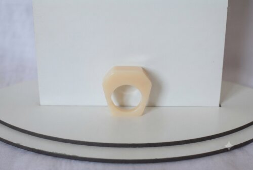 ANEL SERIE ICONE EM RESINA DA RESINART ATELIÊ PIGMENTADO EM DIVE