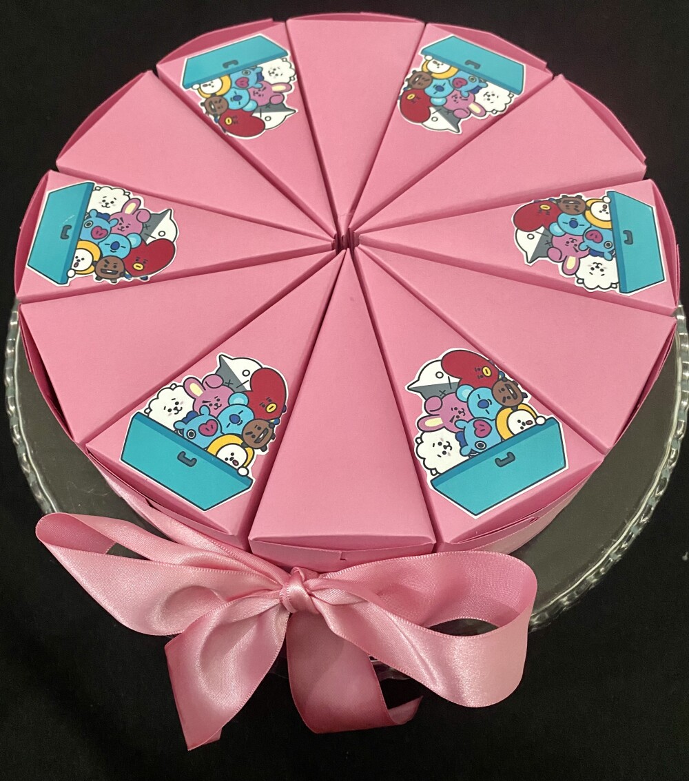 Bolo de caixas BTS