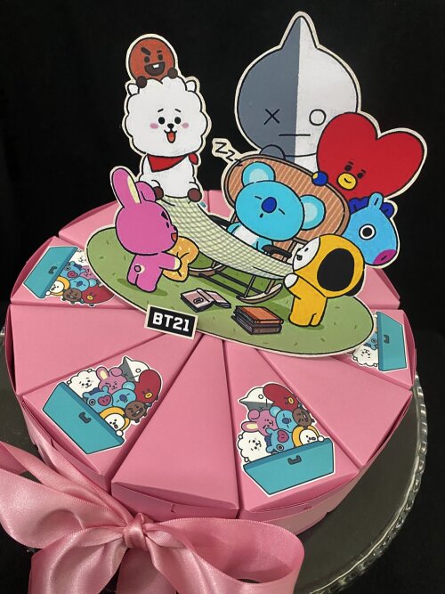 Bolo de caixas BTS