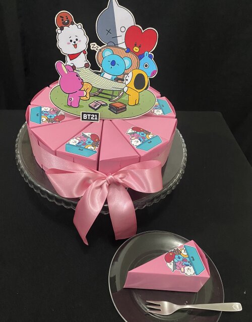 Bolo de caixas BTS