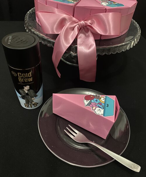 Bolo de caixas BTS