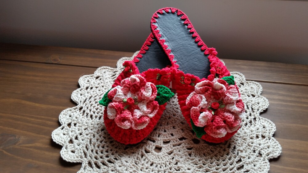 Chinelo de Quarto Flor Camélia Vermelho (Numerações 34 e 35)