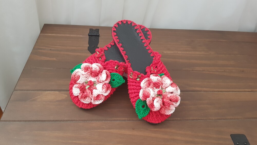 Chinelo de Quarto Flor Camélia Vermelho(Numerações 36 e 37)
