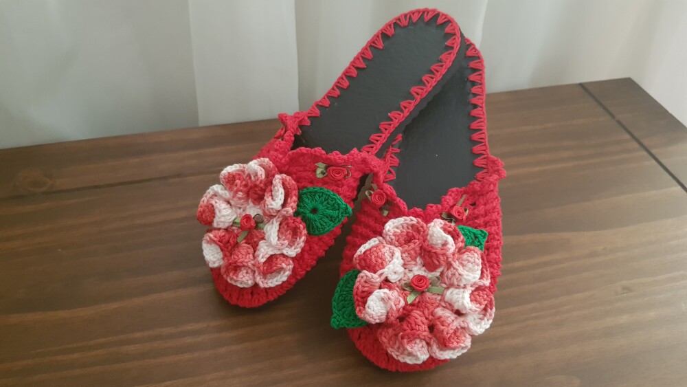 Chinelo de Quarto Flor Camélia Vermelho(Numerações 36 e 37)