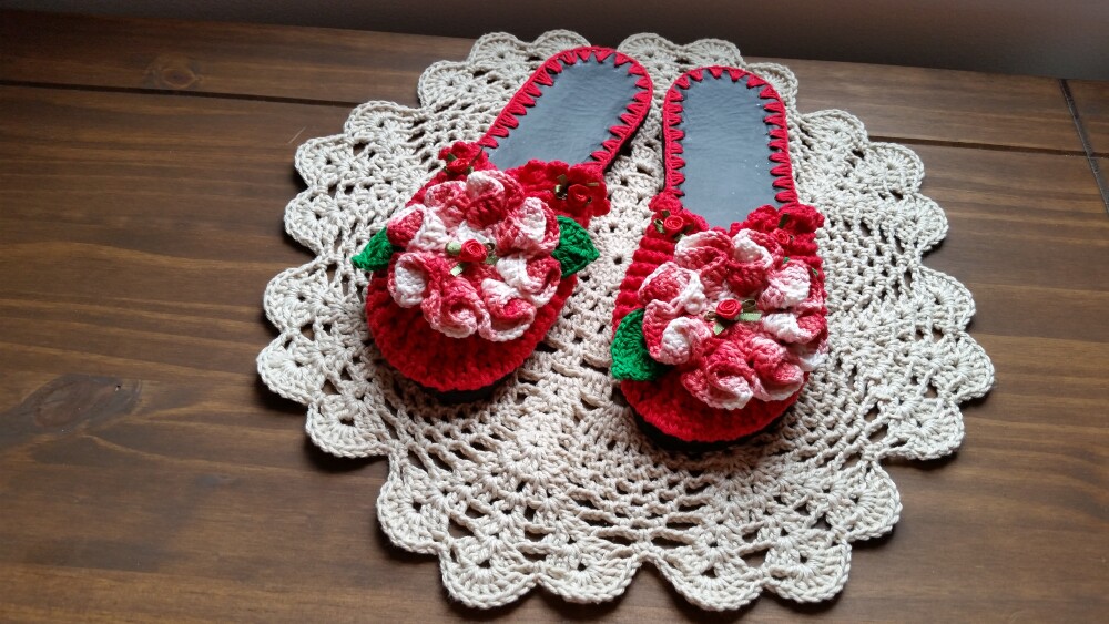 Chinelo de Quarto Flor Camélia Vermelho (Numerações 38 e 39)
