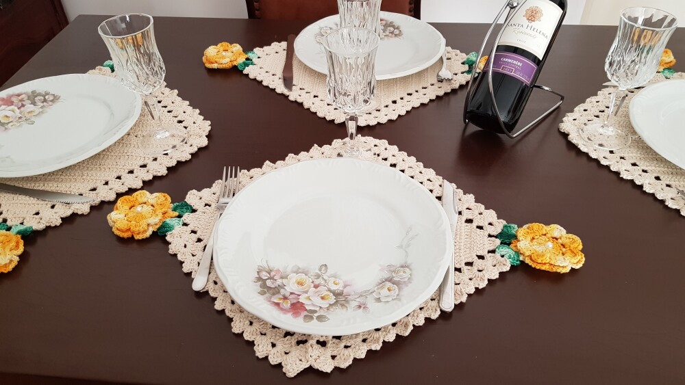 Jogo Americano em Crochê Flores Mescladas Amarela
