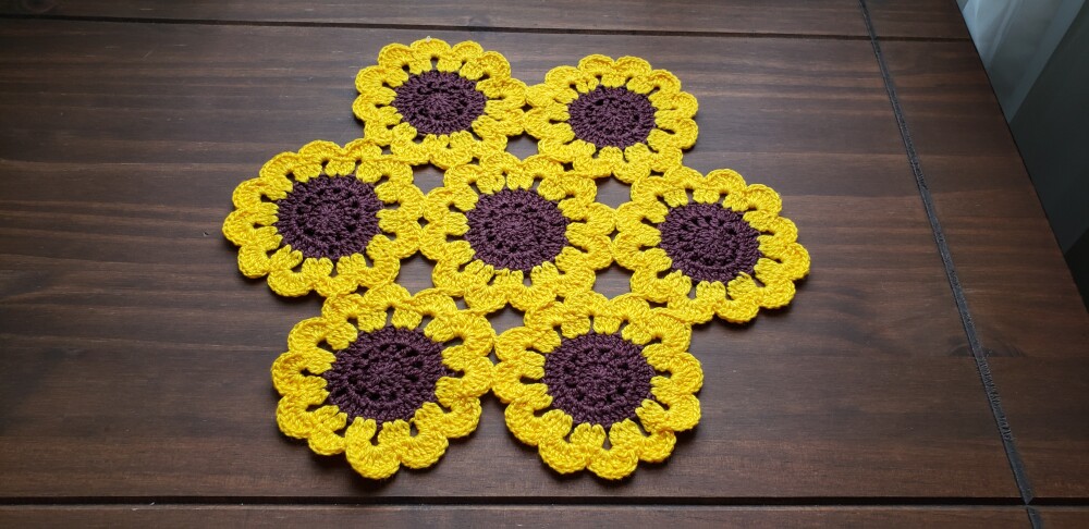 Toalhinha de Crochê Flor Japonesa 30 cm x 30 cm