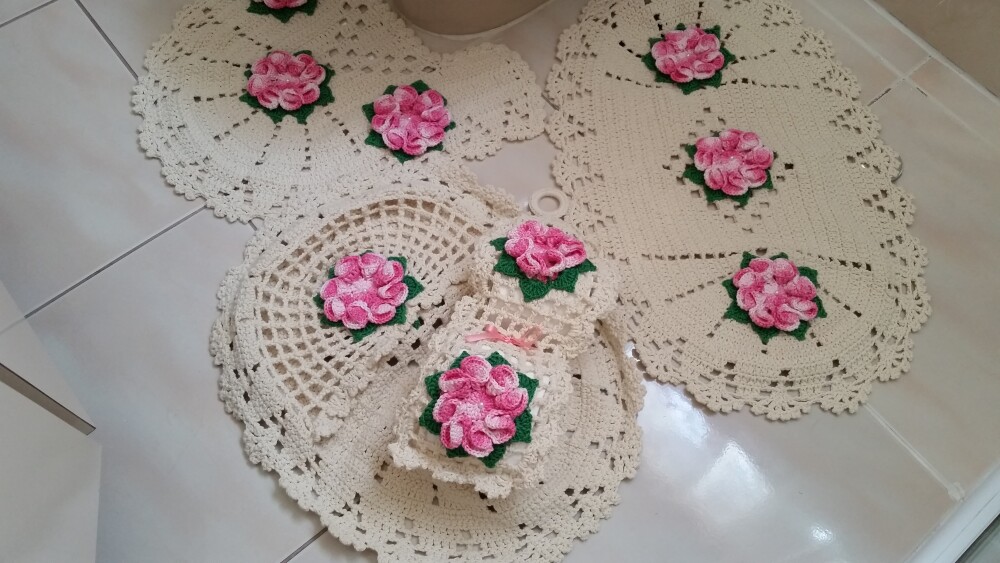 Jogo de Banheiro em crochê Flor Camélia (04 peças)