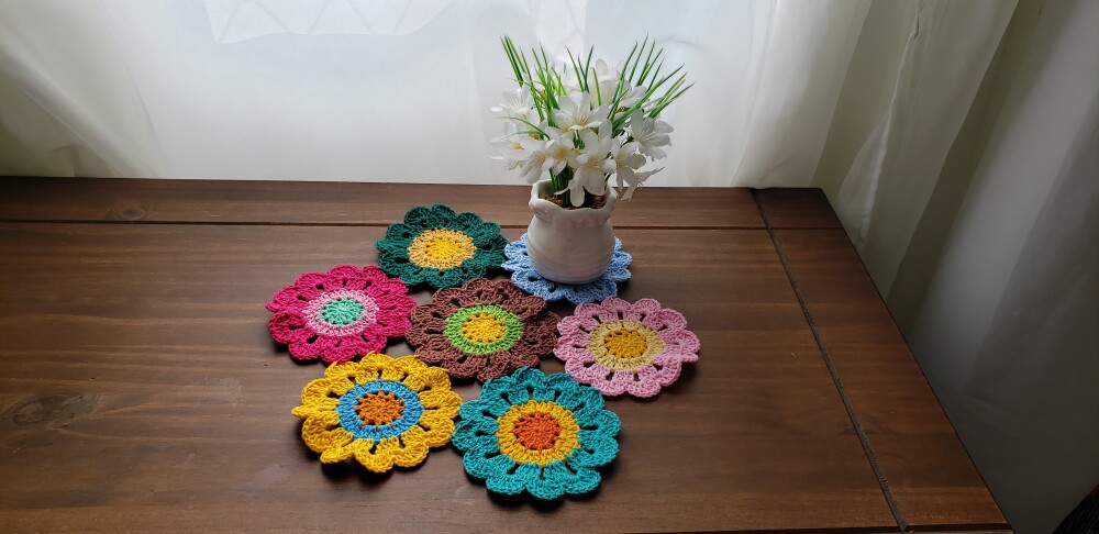 Toalhinha de Crochê Flores Japonesa Colorida 30 cm x 30 cm