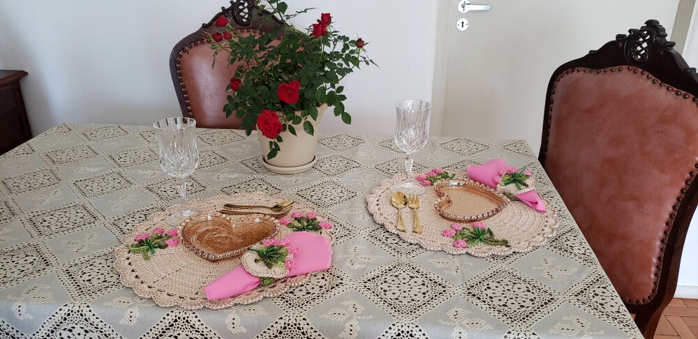 Sousplat em crochê sobremesa Buquê de Tulipas (02 Pessoas)