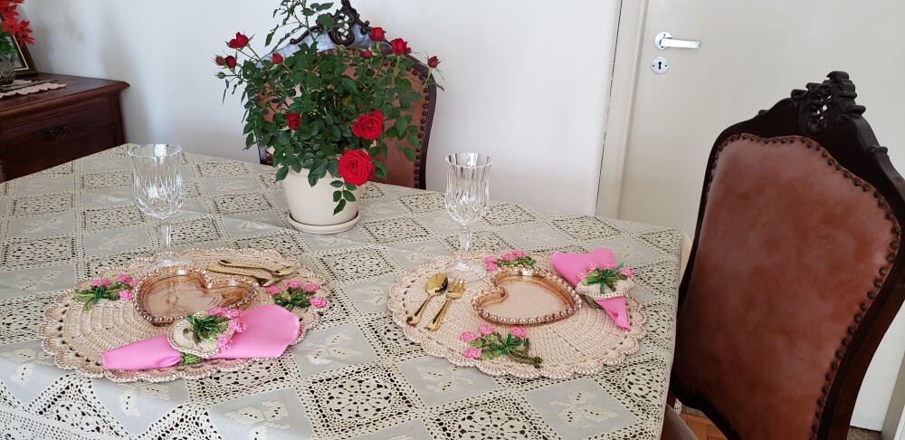 Sousplat em crochê sobremesa Buquê de Tulipas (02 Pessoas)