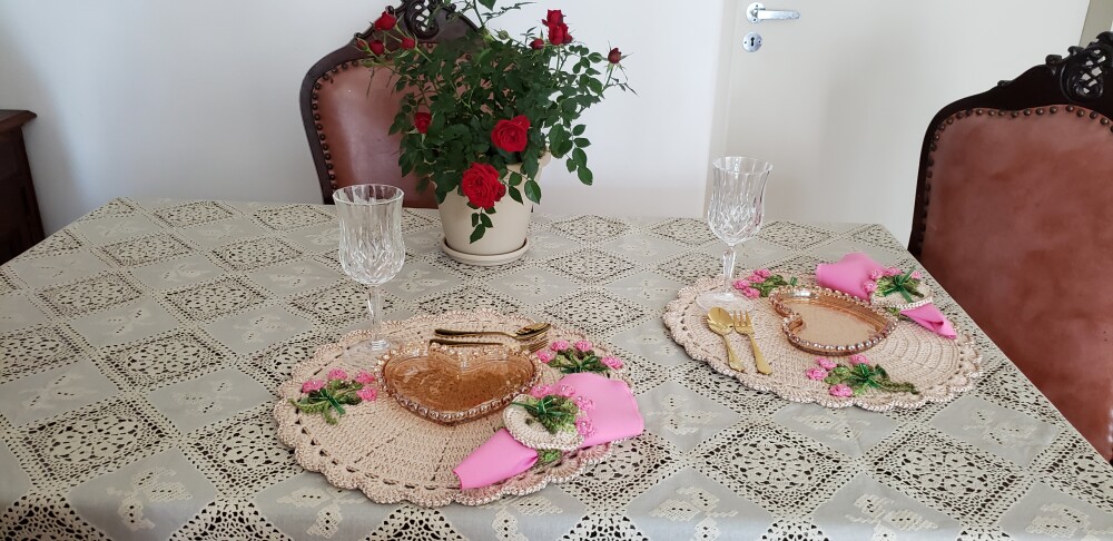 Sousplat em crochê sobremesa Buquê de Tulipas (02 Pessoas)