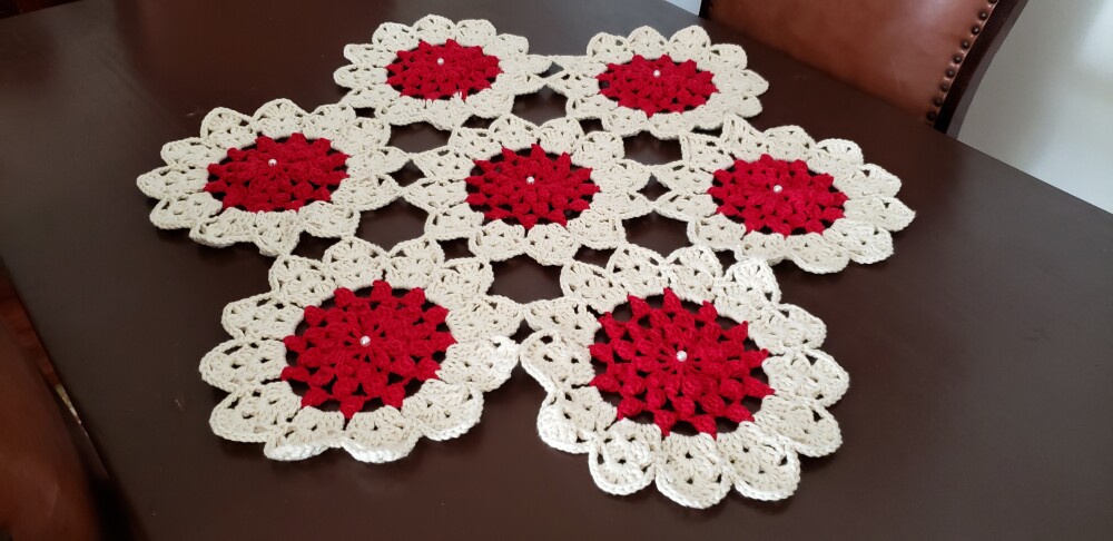 Centro de Mesa em Crochê Charmoso (70 cm)