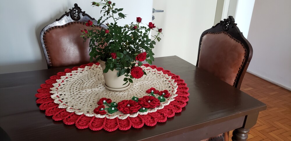 Centro de Mesa em crochê Romântico Flores e Botões