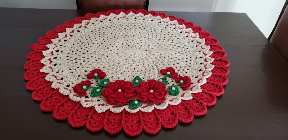 Centro de Mesa em crochê Romântico Flores e Botões