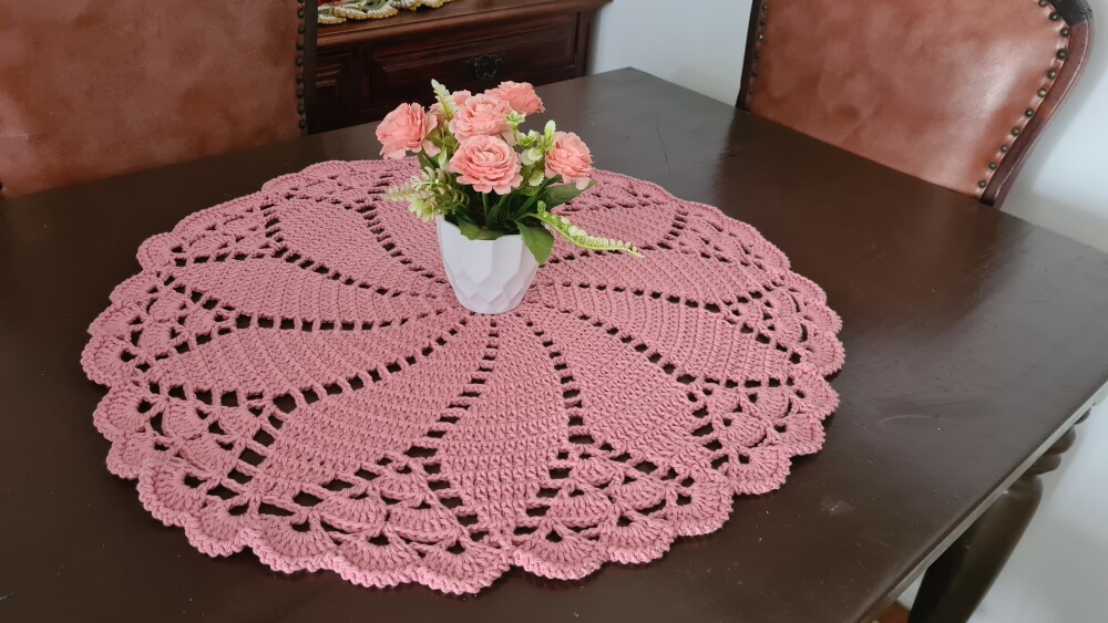 Centro de Mesa em Crochê Pétalas Rosa Quartzo