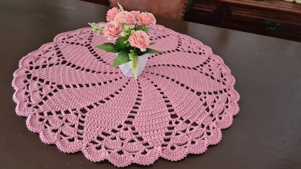 Centro de Mesa em Crochê Pétalas Rosa Quartzo
