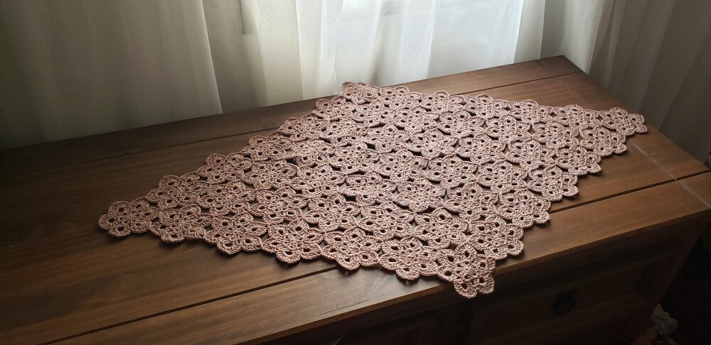 Centro de Mesa em Crochê Mini Flor Castanha