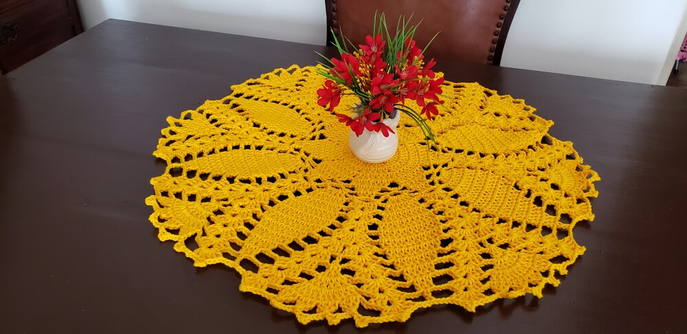 Centro de Mesa em Crochê Amarelo (60 cm )