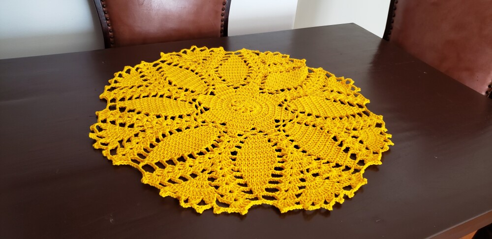 Centro de Mesa em Crochê Amarelo (60 cm )