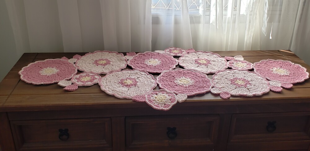 Caminho de Mesa em crochê Modelo Russo