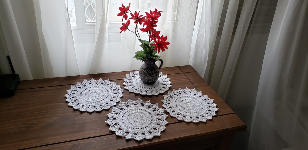 Jogo de 04 Toalhinhas em Crochê Branco (20 cm)