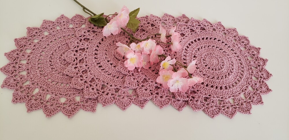 Jogo de Toalhinhas em Crochê Rosa Velho (20 cm)