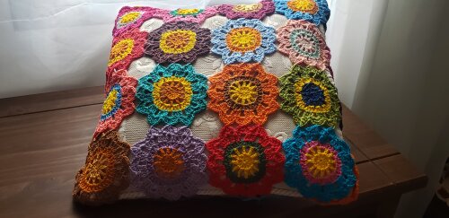 Almofada em crochê Flores Japonesas