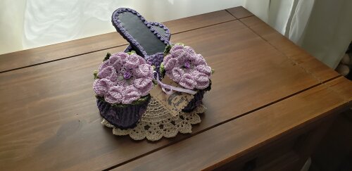 Chinelo de Quarto Crochê Flor Camélia Lilás (Numerações 34 e 35)