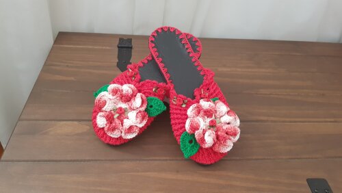 Chinelo de Quarto Flor Camélia Vermelho (Numerações 34 e 35)