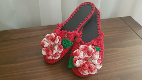 Chinelo de Quarto Flor Camélia Vermelho(Numerações 36 e 37)