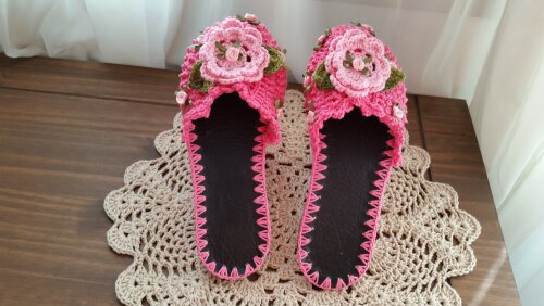 Chinelo de Quarto Crochê Flor Ipê Rosa ( Numerações 34 e 35)