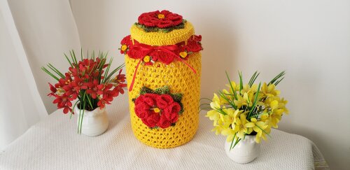 Capa Pote Conserva 3200 ml Crochê (Amarelo Flor Vermelha)