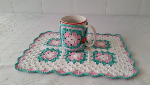 Mug Rug (tapetinho) + Capa para Caneca Crochê