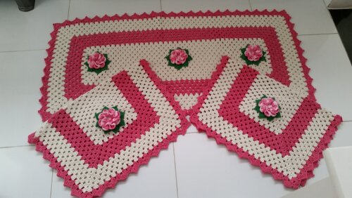 Jogo de Cozinha em Crochê Flores Rosa Mesclado (03 peças)
