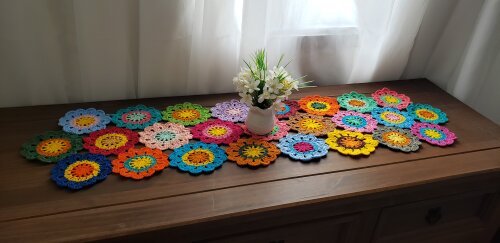 Trilho de Mesa em crochê Flores Japonesas ( 1,00 m)