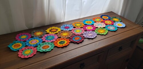 Trilho de Mesa em crochê Flores Japonesas ( 1,00 m)