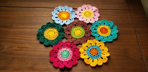 Toalhinha de Crochê Flores Japonesa Colorida 30 cm x 30 cm
