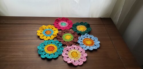 Toalhinha de Crochê Flores Japonesa Colorida 30 cm x 30 cm