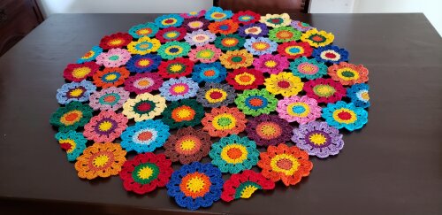Toalha Flores Japonesa em Crochê Redonda 80 cm