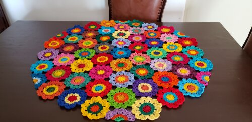 Toalha Flores Japonesa em Crochê Redonda 80 cm