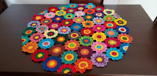 Toalha Flores Japonesa em Crochê Redonda 80 cm