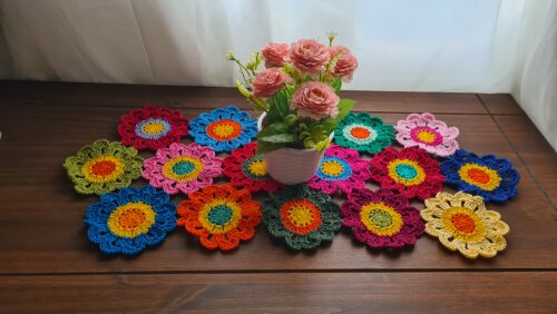 Trilho de Mesa em crochê Flores Japonesas (64 cm x 30 cm)