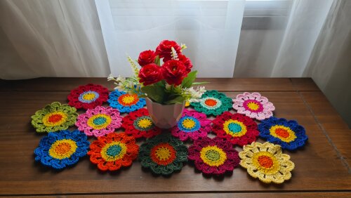 Trilho de Mesa em crochê Flores Japonesas (64 cm x 30 cm)