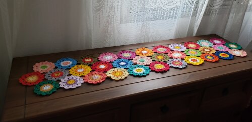 Trilho de Mesa em Crochê Flores Japonesas (1,30 cm x 30 cm)