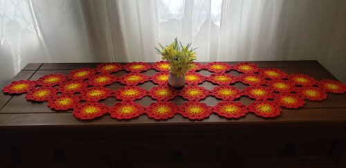 Trilho de Mesa em crochê Flores Japonesas Vermelha (1,2 cm x 0,4