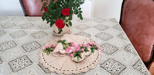 Sousplat em crochê sobremesa Buquê de Tulipas (02 Pessoas)