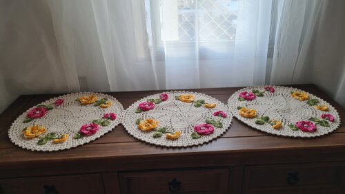 Caminho de Mesa em Crochê Jardim das Flores